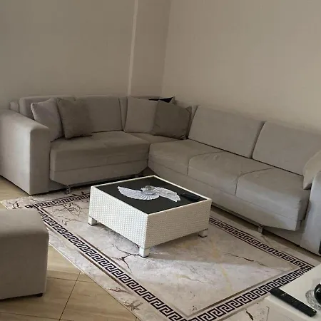 Seni's & Ola Vlorë